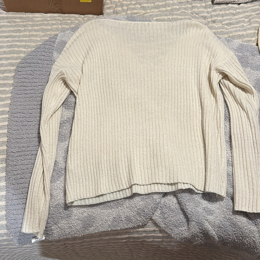 Sweater - Picture 2 of 4
